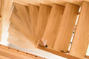 drewniane schody samonośne