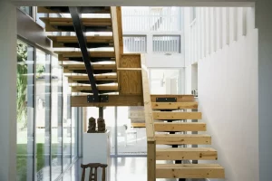 nowoczesne schody z drewna
